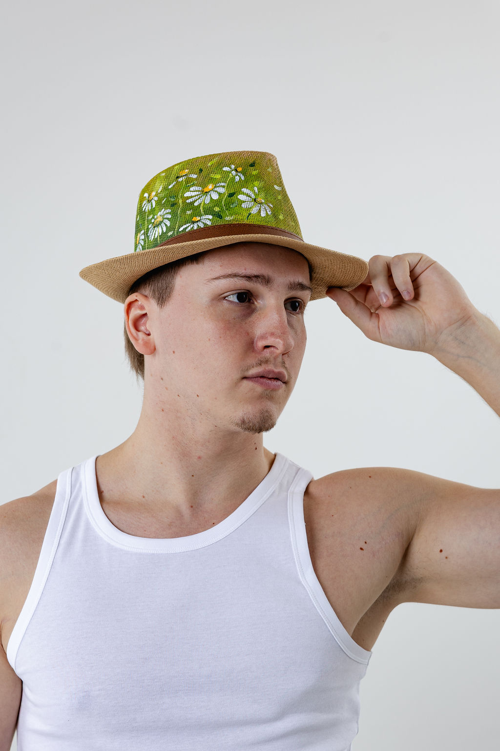 Men’s Summer Straw Fedora Hat – Abstract Daisy Pattern - Image 4