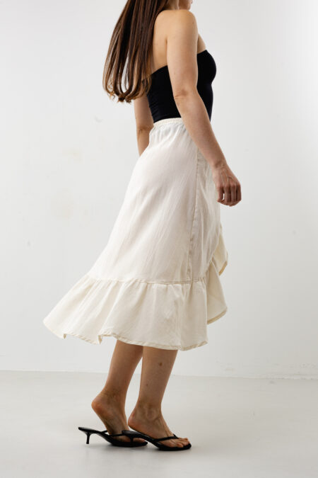 Flowing movement of the asymmetric cotton ruffle midi skirt.
