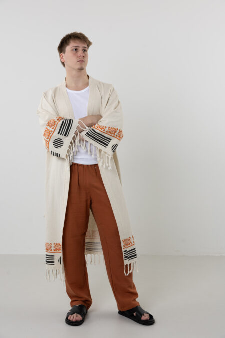 Woman wearing a minimalist woodblock print linen kimono at a luxury resort.